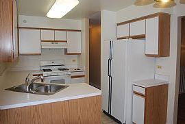 2 Beds 2 Baths in Mundelein, IL (Photo 4 of 5)