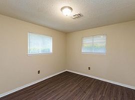 704 Natchez River Cir, Montgomery, Tx 77316 Rent$850 Anddep $700 in Montgomery, TX (Photo 4 of 9)