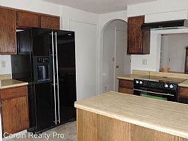 415 Maple St, Fernley, Nv 89408 in Fernley, NV (Photo 4 of 11)