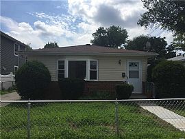 35 Sagamore Hill Dr, Port Washington, Ny 11050 3 Beds 1 Bath -- in Port Washington, NY