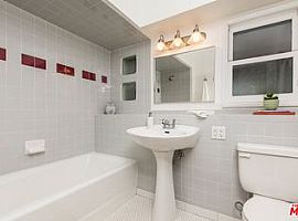 Affordable Single Family House in Los Angeles, CA (Photo 1 of 12)