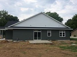 2800 2802 Green Dr, Plover, Wi 54467 2 Beds 1 Bath in Plover, WI (Photo 4 of 4)