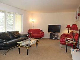 1934 Weston Ln, Schaumburg, Il 60193 3 Beds 1.5 Baths 1,400 Sqf in Schaumburg, IL (Photo 4 of 6)