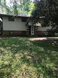 A 2 Bedroom with 1 Baths in Saint Paul, MN