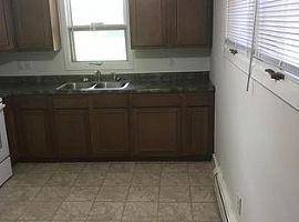 A 2 Bedroom with 1 Baths in Saint Paul, MN (Photo 3 of 10)