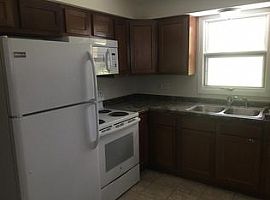 A 2 Bedroom with 1 Baths in Saint Paul, MN (Photo 8 of 10)