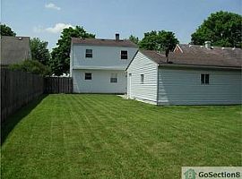 827 Butterfield Dr, Toledo, Oh 43615 3 Beds 1 Bath 1,325 Sqft in Toledo, OH (Photo 3 of 8)