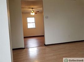 827 Butterfield Dr, Toledo, Oh 43615 3 Beds 1 Bath 1,325 Sqft in Toledo, OH (Photo 5 of 8)