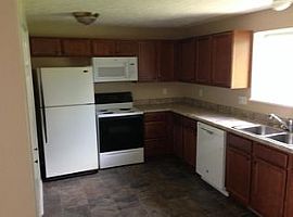 219 Laredo Ave, New Lebanon, Oh 45345 3 Beds 1 Bath 999 Sqft in New Lebanon, OH (Photo 4 of 10)