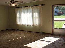 604 Millard Ave, Creighton, Ne 68729 3 Beds 1 Bath 960 Sqft in Creighton, NE (Photo 4 of 9)