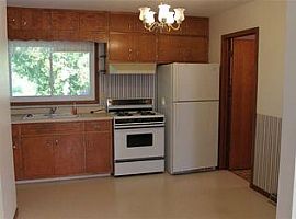 604 Millard Ave, Creighton, Ne 68729 3 Beds 1 Bath 960 Sqft in Creighton, NE (Photo 8 of 9)