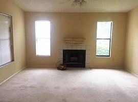 2 Beds 2 Baths 889  Sqft  Apt  in Orlando, FL (Photo 3 of 10)