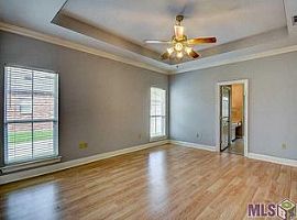 10715 Hillshire Ave, Baton Rouge, La 70810 3 Beds 2 Baths 1,965 in Baton Rouge, LA (Photo 2 of 6)