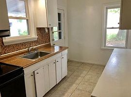 2000 Marsh Rd, Wilmington, De 19810 2 Beds 1 Bath 975 Sqft in Wilmington, DE (Photo 2 of 12)