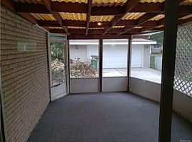 13691 Mark St, Southgate, Mi 48195 3 Beds 1.5 Baths 1,310 Sqft in Southgate, MI (Photo 3 of 7)