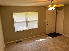 89 Royce Dr, Jonesboro, Ga 30238 3 Beds 1.5 Baths 1,040 Sqft in Jonesboro, GA (Photo 3 of 10)