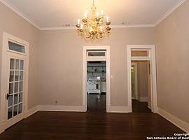 236 Claudia St, San Antonio, Tx 78210 2 Beds 2 Baths 2,055 Sqft in San Antonio, TX (Photo 3 of 7)