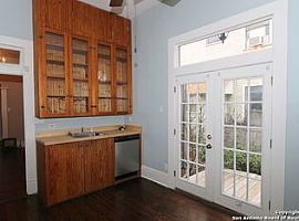 236 Claudia St, San Antonio, Tx 78210 2 Beds 2 Baths 2,055 Sqft in San Antonio, TX (Photo 6 of 7)