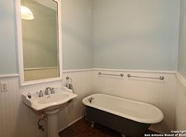 236 Claudia St, San Antonio, Tx 78210 2 Beds 2 Baths 2,055 Sqft in San Antonio, TX (Photo 7 of 7)