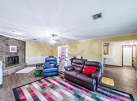 4609 W 18th Ave, Stillwater, Ok 74074 2 Beds 2 Baths 1,400 Sqft in Stillwater, OK (Photo 3 of 11)