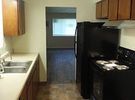 1615 W 5th Ave, Kennewick, Wa 99336 2 Beds 1 Bath 960 Sqft in Kennewick, WA (Photo 7 of 9)