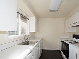 8100 Sw Thorn St, Tigard, Or 97223 3 Beds 1 Bath 990 Sqft in Tigard, OR (Photo 7 of 11)