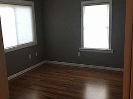 9020 Se 39th Ave, Milwaukie, Or 97222 2 Beds 1 Bath 2,099 Sqft in Milwaukie, OR (Photo 3 of 8)