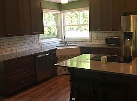 9020 Se 39th Ave, Milwaukie, Or 97222 2 Beds 1 Bath 2,099 Sqft in Milwaukie, OR (Photo 4 of 8)