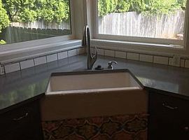 9020 Se 39th Ave, Milwaukie, Or 97222 2 Beds 1 Bath 2,099 Sqft in Milwaukie, OR (Photo 6 of 8)