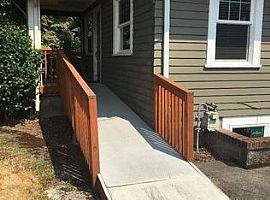 9020 Se 39th Ave, Milwaukie, Or 97222 2 Beds 1 Bath 2,099 Sqft in Milwaukie, OR (Photo 8 of 8)
