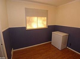 23283 Grabar Sq, Warren, Mi 48089 3 Beds 1 Bath 945 Sqft in Warren, MI (Photo 3 of 11)