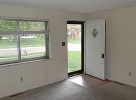 4974 Attica Dr, Columbus, Oh 43232 3 Beds 1 Bath 936 Sqft in Columbus, OH (Photo 3 of 5)