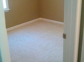 935 23rd St, Bettendorf, Ia 52722 2 Beds 1 Bath 720 Sqft in Bettendorf, IA (Photo 4 of 7)