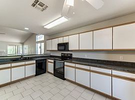 4722 N 92nd Ln Phoenix, Az in Phoenix, AZ (Photo 3 of 6)