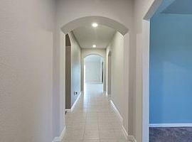 Like New 2500+ Sq Ft in Waxahachie, TX (Photo 4 of 11)