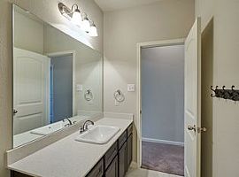 Like New 2500+ Sq Ft in Waxahachie, TX (Photo 5 of 11)