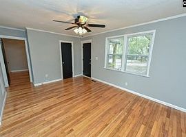  3819 Prentice Ave, Columbia, Sc 29205 2 Beds 1 Bath 700 Sqft in Columbia, SC (Photo 2 of 4)