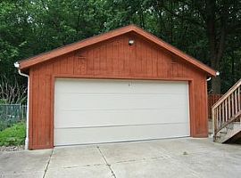 Gorgeous First Floor 884 Square Feet Apartment  in Akron, OH (Photo 3 of 8)