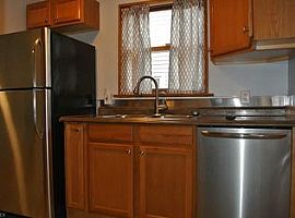 Gorgeous First Floor 884 Square Feet Apartment  in Akron, OH (Photo 4 of 8)