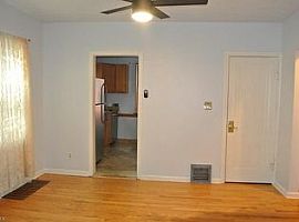 Gorgeous First Floor 884 Square Feet Apartment  in Akron, OH (Photo 6 of 8)
