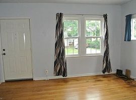 Gorgeous First Floor 884 Square Feet Apartment  in Akron, OH (Photo 7 of 8)