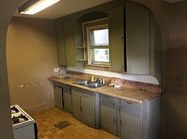 3 Bedroom 1 Bath  in Akron, OH (Photo 4 of 5)