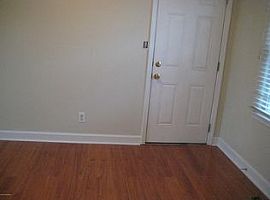 9221 Aylesbury Dr, Rollin Rent 650 Deposit 650 Total 1300 in Louisville, KY (Photo 11 of 12)