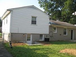 9221 Aylesbury Dr, Rollin Rent 650 Deposit 650 Total 1300 in Louisville, KY (Photo 12 of 12)