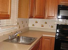 9221 Aylesbury Dr, Rollin Rent 650 Deposit 650 Total 1300 in Louisville, KY (Photo 2 of 12)