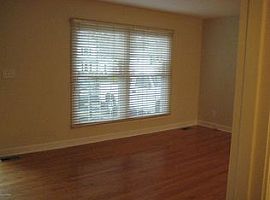 9221 Aylesbury Dr, Rollin Rent 650 Deposit 650 Total 1300 in Louisville, KY (Photo 5 of 12)