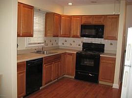 9221 Aylesbury Dr, Rollin Rent 650 Deposit 650 Total 1300 in Louisville, KY (Photo 7 of 12)