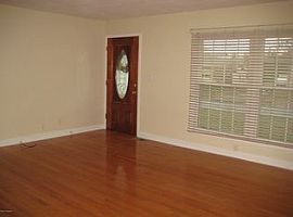 9221 Aylesbury Dr, Rollin Rent 650 Deposit 650 Total 1300 in Louisville, KY (Photo 8 of 12)