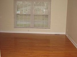 9221 Aylesbury Dr, Rollin Rent 650 Deposit 650 Total 1300 in Louisville, KY (Photo 9 of 12)