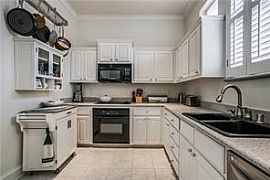 Nice 2bed 2bath Townhome Wgarage Short Term Leases in Dallas, TX (Photo 5 of 12)